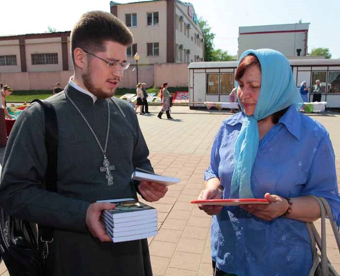 Chi e perché distribuisce il Vangelo per le strade?