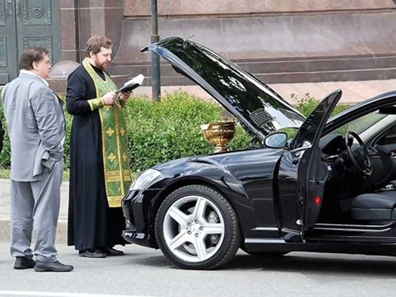 La benedizione delle automobili