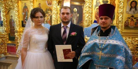 Un matrimonio registrato in una chiesa russa per la prima volta dopo la rivoluzione