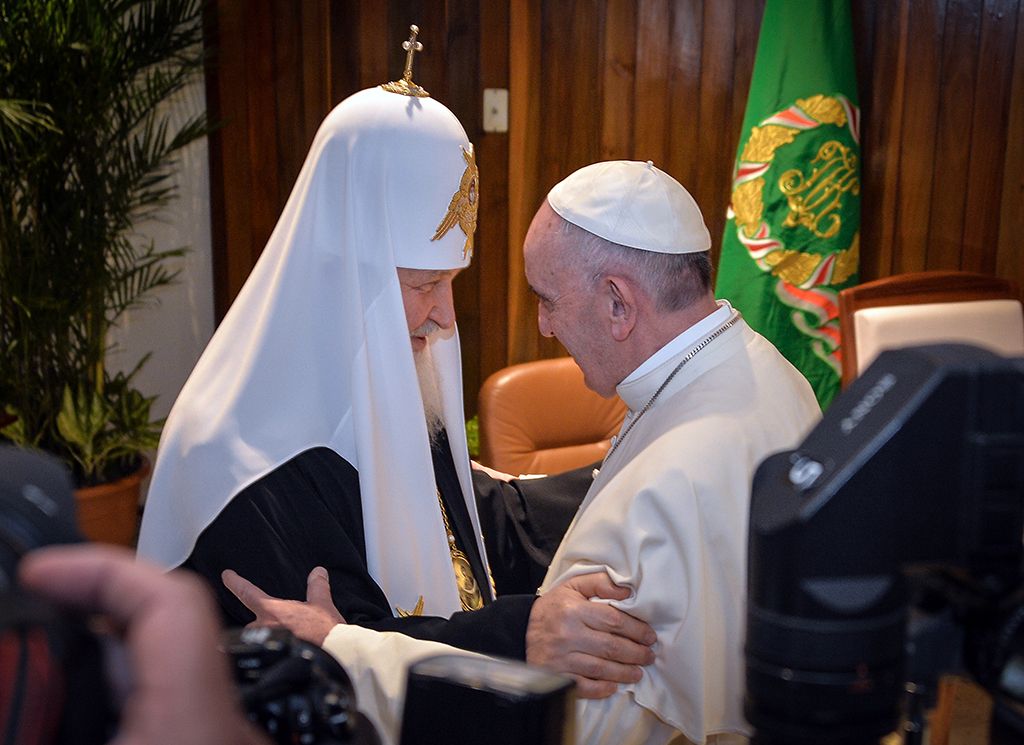 I media ignorano l'incontro tra papa e patriarca, o lo travisano completamente