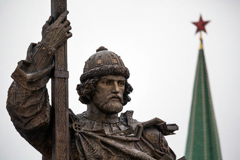 Il monumento al principe Vladimir a Mosca provoca ira a Kiev