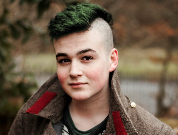 L'anarchico con il mohawk verde