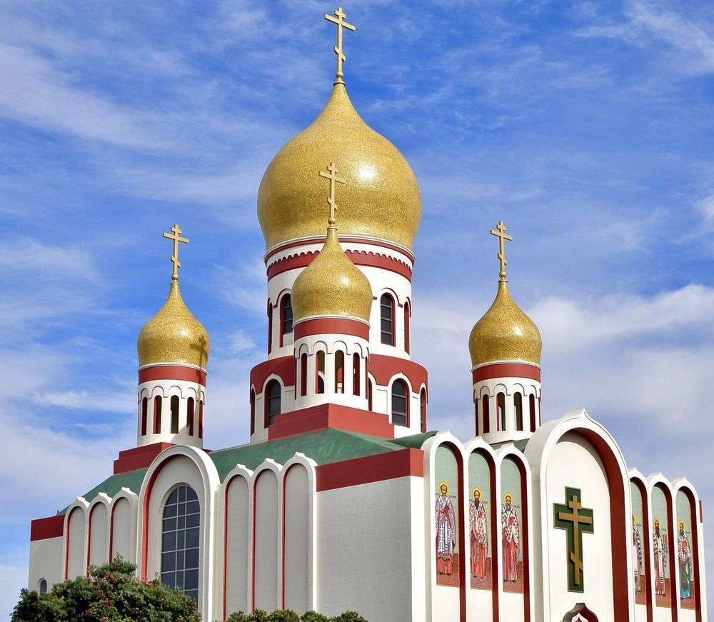 Audaci nuovi colori per la cattedrale della santa Vergine a San Francisco