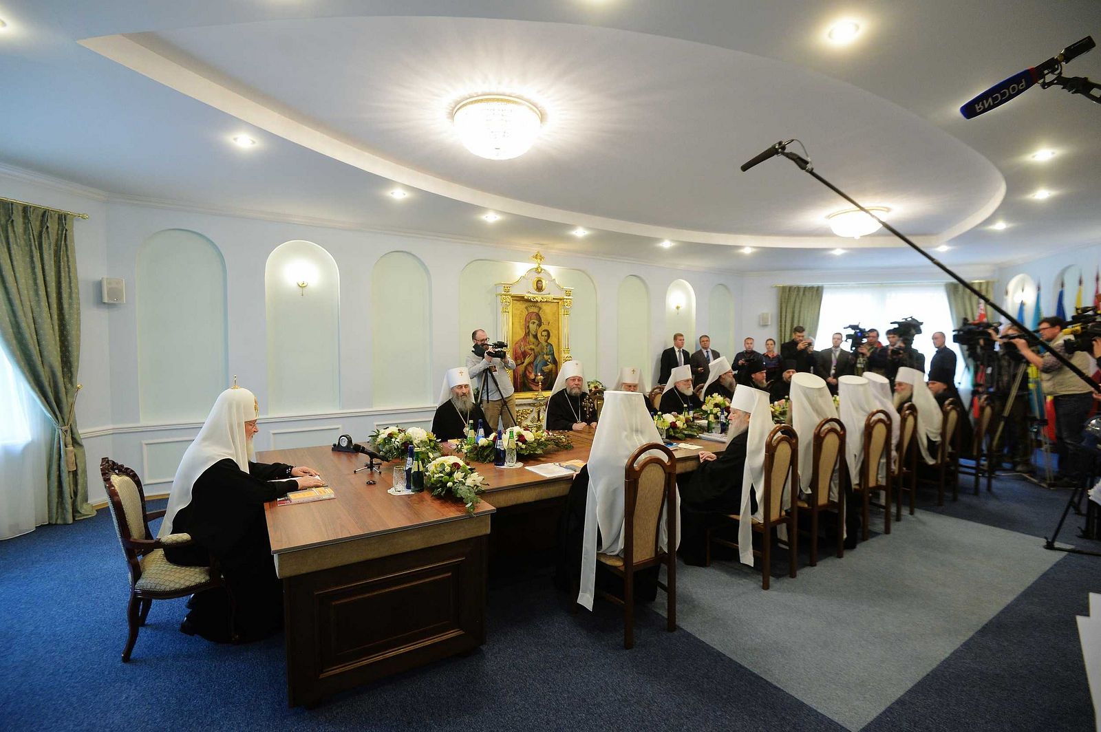 Il Santo Sinodo della Chiesa ortodossa russa riconosce l'impossibilità di continuare nella comunione eucaristica con il Patriarcato di Costantinopoli