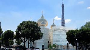 Il negozio della nuova cattedrale russa a Parigi