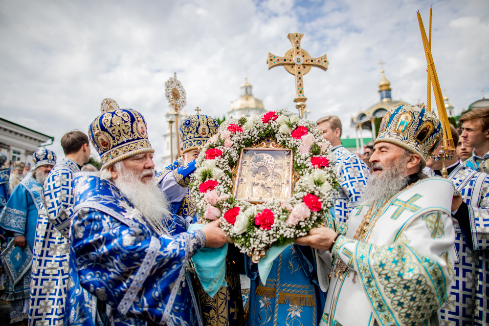 Il metropolita Onufrij presiede la festa dell'icona di Pochaev alla storica Lavra di Pochaev