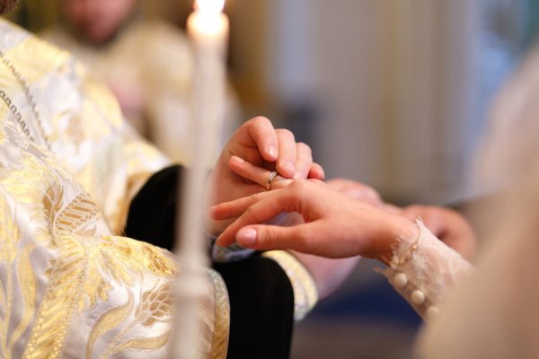 Anelli sulla mano sbagliata?