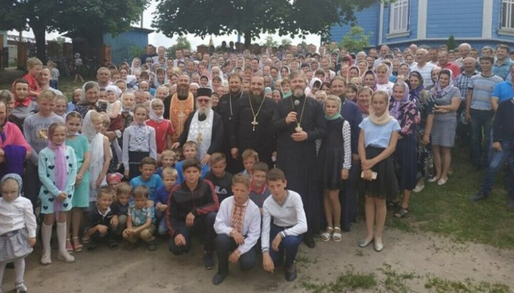 Due archimandriti in viaggio in Ucraina...