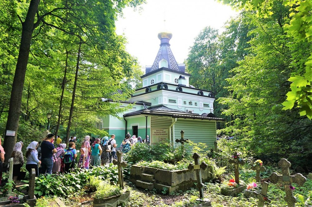 Una visita alla cappella di santa Ksenija di Pietroburgo, al cimitero di Smolensk