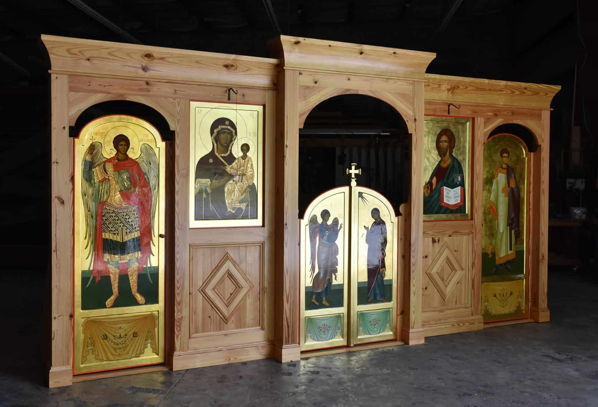 Un’iconostasi professionale per una chiesa di missione