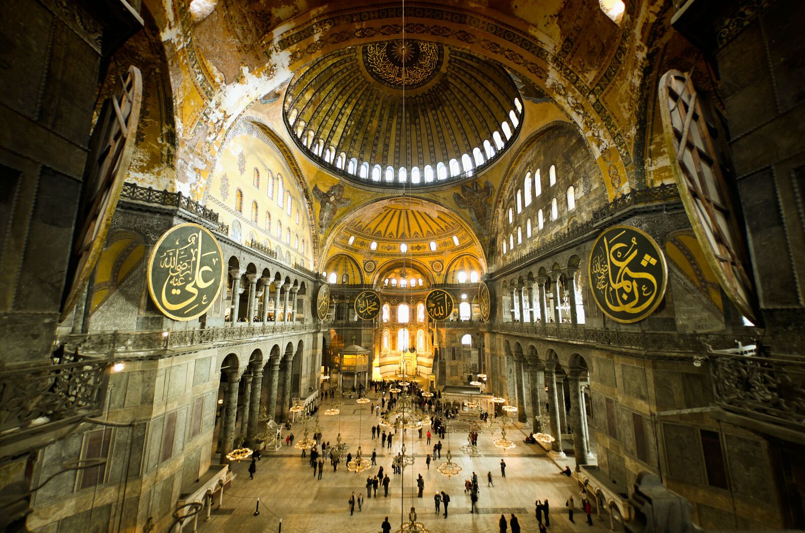 Un museo o un luogo di culto? Pensieri su Santa Sofia e una proposta per il Partenone