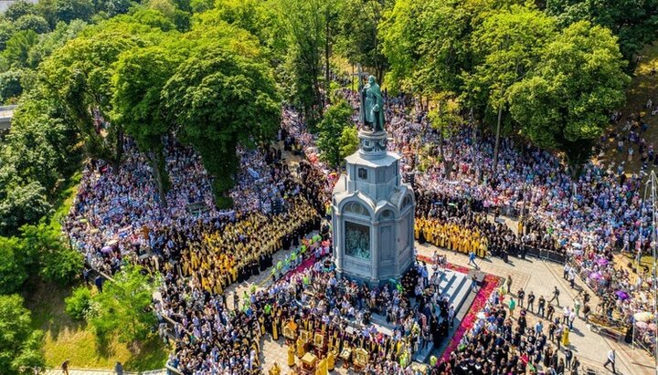 Due approfondimenti sulla recente Processione della Croce a Kiev