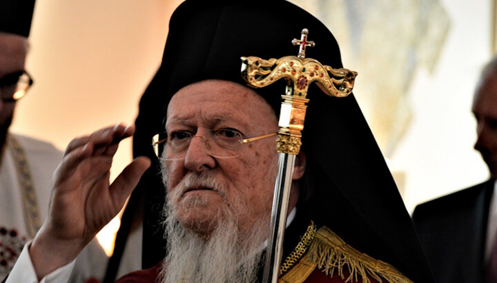 Durante la funzione con il capo del Fanar, ai "preti" della "Chiesa ortodossa dell'Ucraina" sarà vietato indossare le mitre