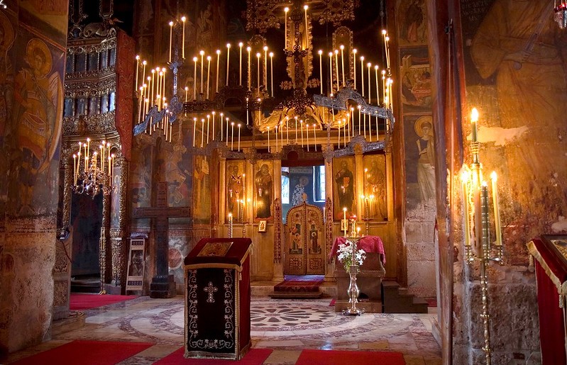 Continuano gli attacchi alla Chiesa serba