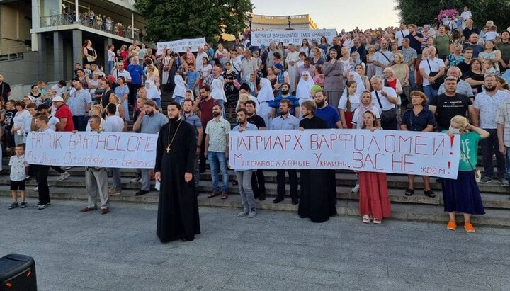 La diocesi di Odessa della Chiesa ortodossa ucraina si unisce a un flash mob contro l'arrivo del patriarca Bartolomeo