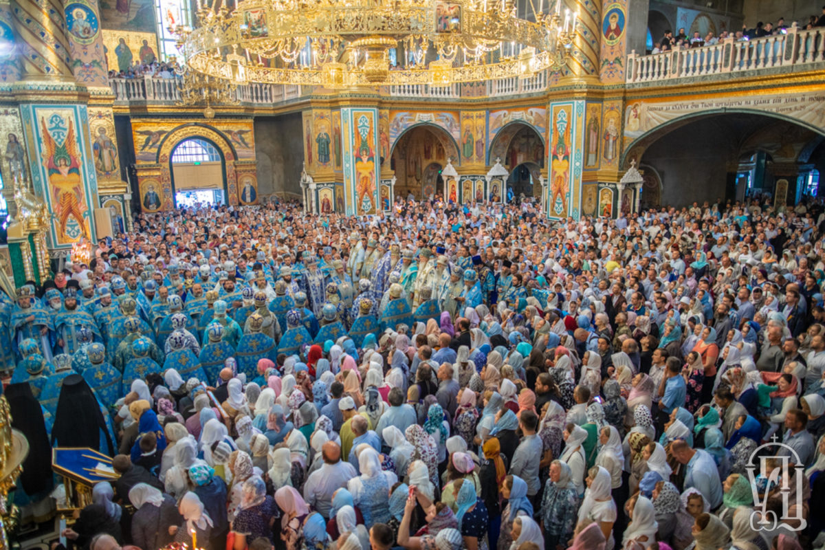 Migliaia di persone da tutta l'Ucraina celebrano l'icona di Pochaev con il metropolita Onufrij (+VIDEO)