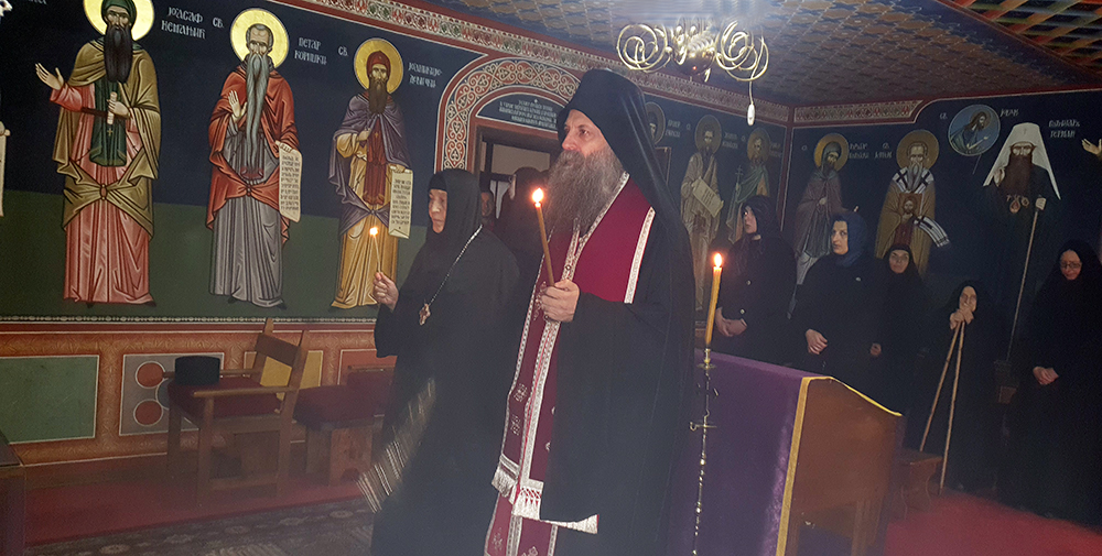 Patriarca Porfirije di Serbia: riconsacreremo e ricostruiremo le chiese attaccate in Kosovo