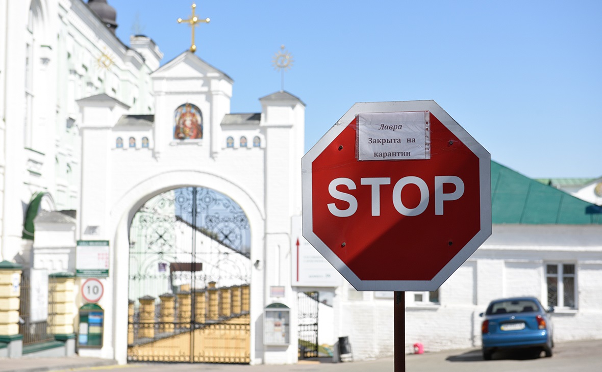 Come usare la paura delle epidemie per chiudere le chiese