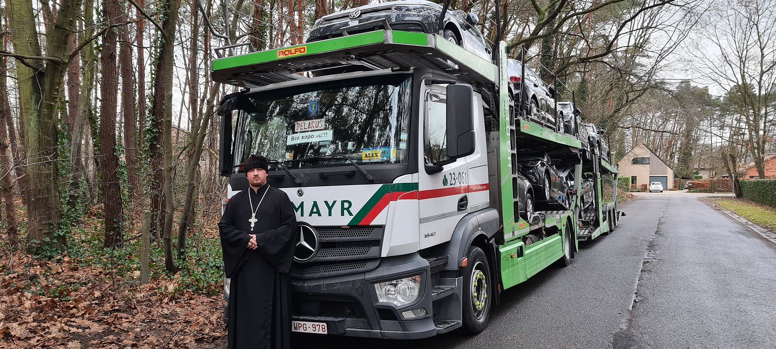 Un sacerdote può combinare il suo ministero pastorale con un lavoro secolare?
