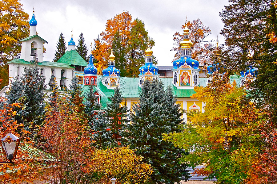 L'unico monastero in Russia mai chiuso dai comunisti: un'intervista ispiratrice con l'abate del monastero delle Grotte di Pskov