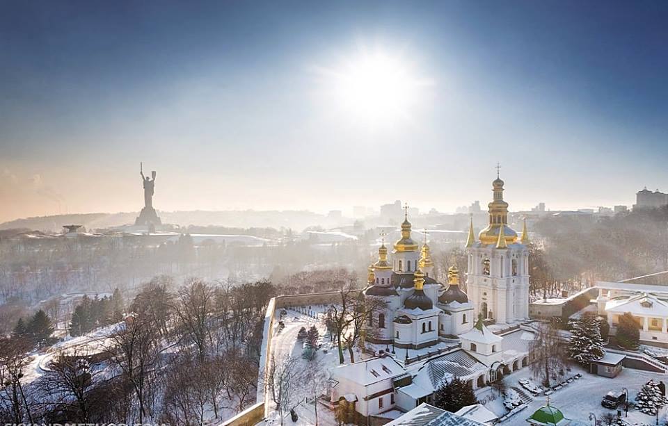 I buoni propositi per l'anno nuovo del governo ucraino: la chiusura di due chiese della Lavra di Kiev