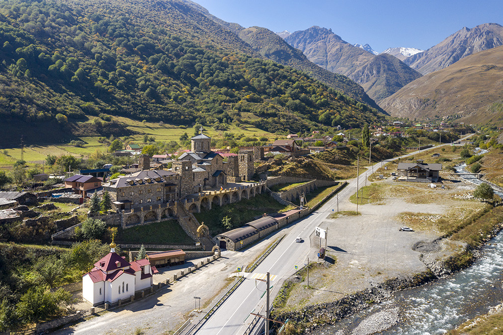Chiese e monasteri dell'Ossezia visti dall'alto