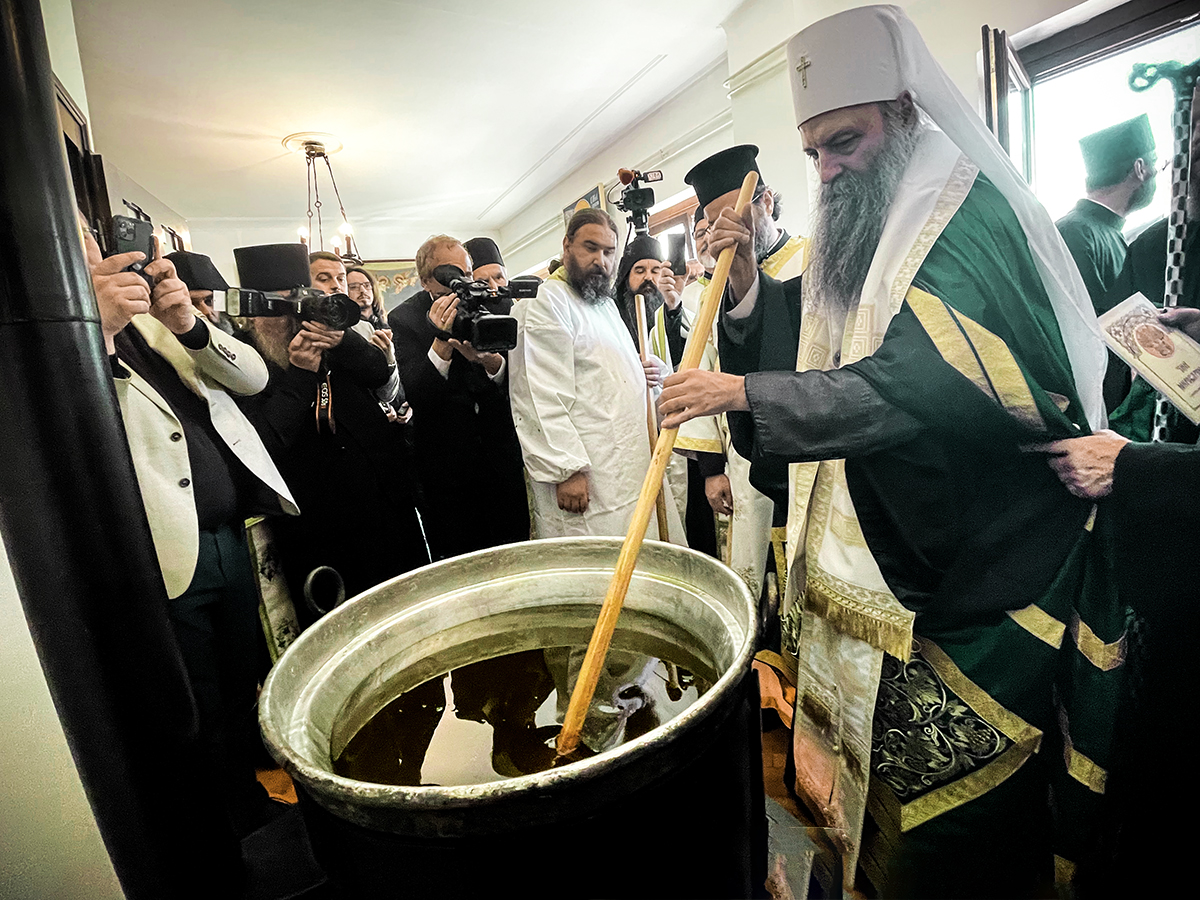 Le Chiese locali iniziano il rito della preparazione del santo crisma