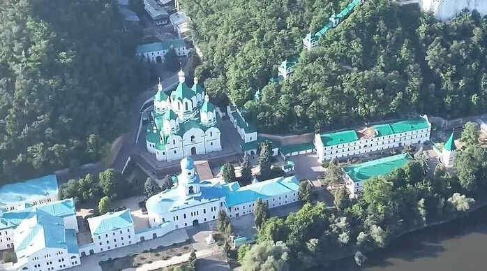 Testimonianze oculari: l'eremo di Svjatogorsk è stato distrutto dall'artiglieria ucraina
