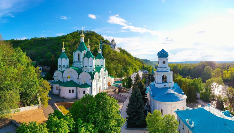 La Lavra di Svjatogorsk continua ad accogliere e ospitare centinaia di rifugiati