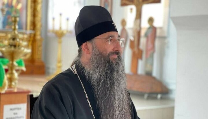 Le chiese sequestrate dagli scismatici sono chiuse, i loro cortili ricoperti di alberi