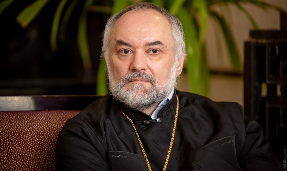 Ha lasciato l'Inghilterra per diventare sacerdote in Russia: la storia di padre Christopher Hill