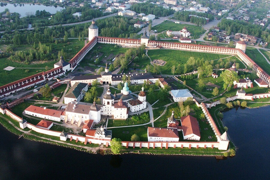 I 7 monasteri maschili più grandi e maestosi in Russia (saggio fotografico)