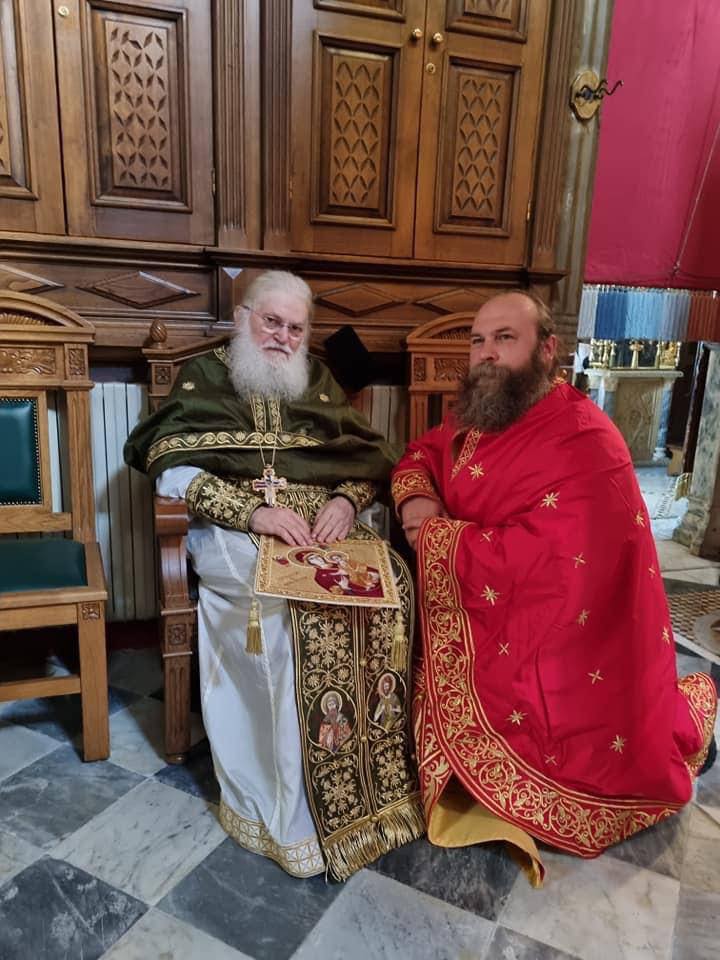 L'abate di Vatopedi (Monte Athos) concelebra con uno scismatico che ha personalmente guidato un violento attacco anti-ortodosso