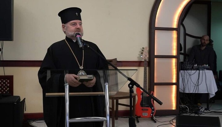 "Chiunque non abbia cattive abitudini..."