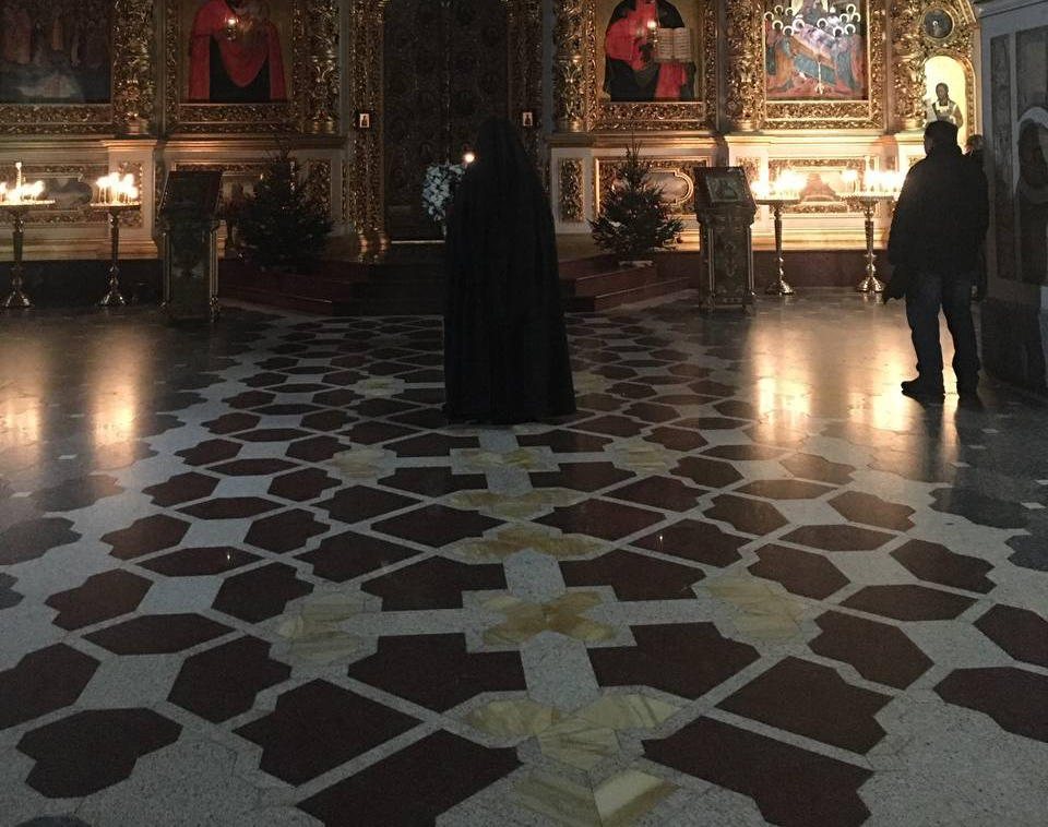 Perché c'erano poche persone alla "funzione natalizia" della "Chiesa ortodossa dell'Ucraina" nella Lavra?