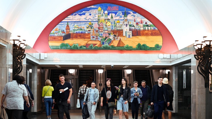 Chiese e icone ortodosse russe all'interno della metropolitana di Mosca