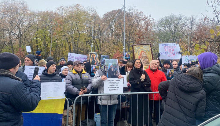 Manifestazioni in sostegno al metropolita Longhin a Bucarest e a Chișinău