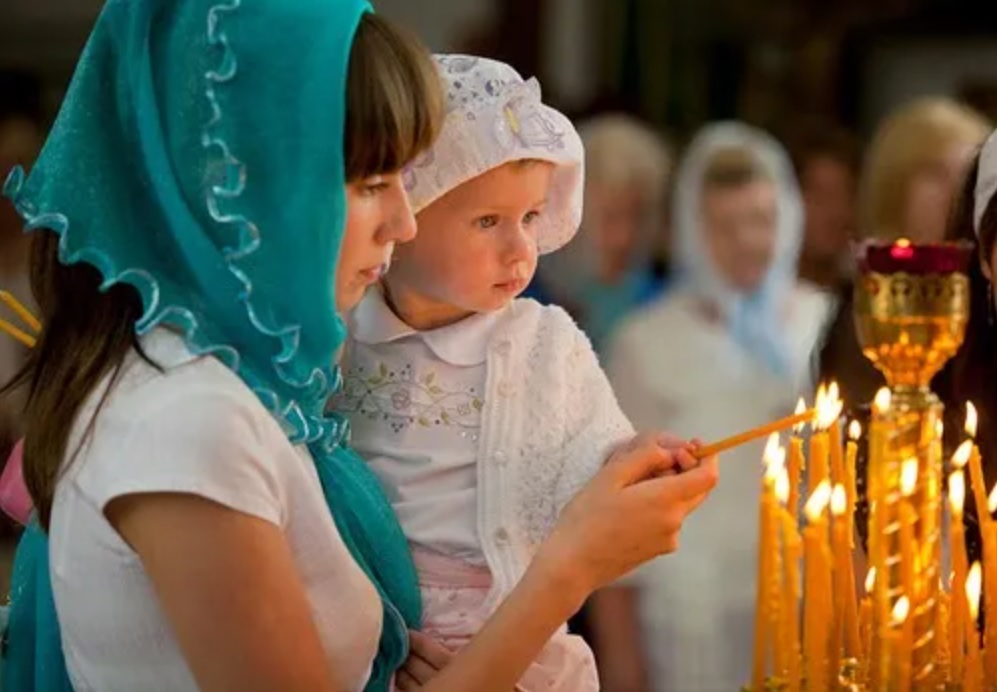 Il velo nella Chiesa ortodossa: tradizione e pratica sacra contro sentimenti moderni