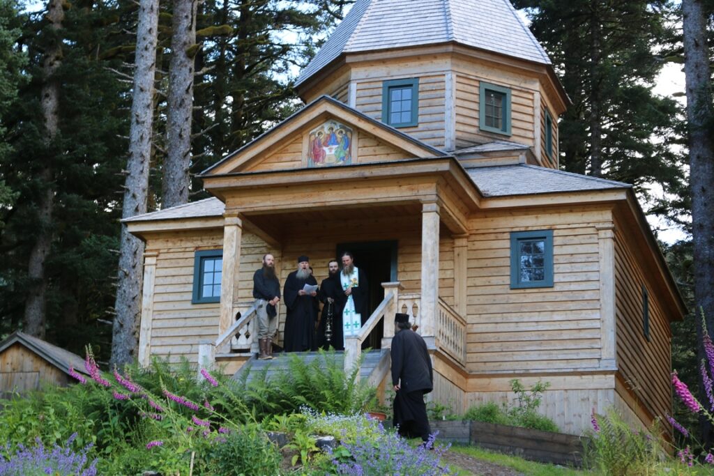 Consacrazione della cappella monastica a Spruce Island in Alaska