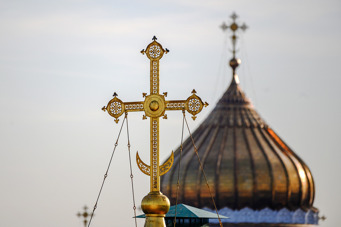 Cosa significa la mezzaluna sulla croce cristiana ortodossa