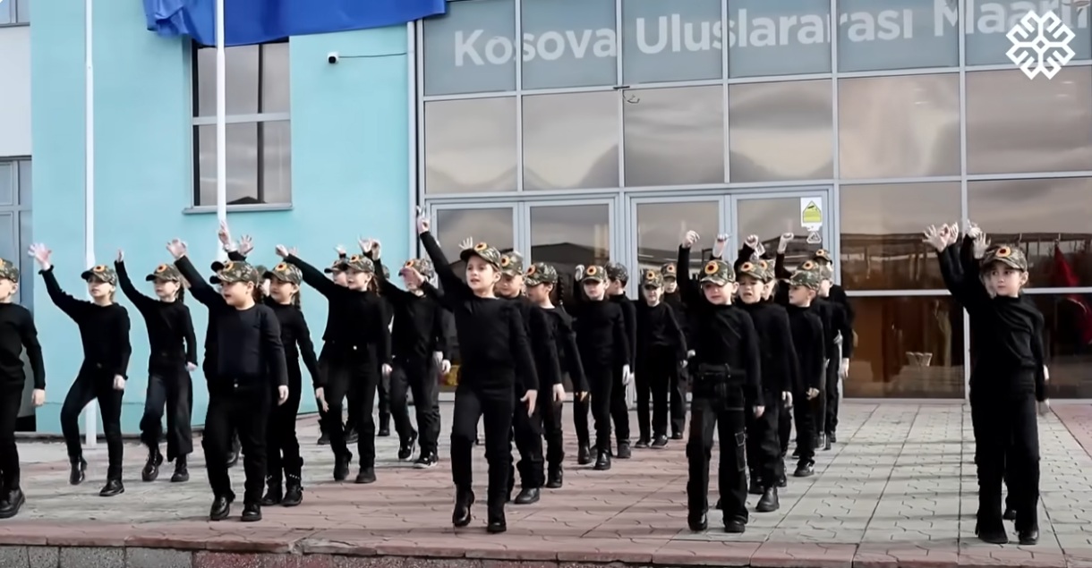 La cultura del militarismo in Kosovo