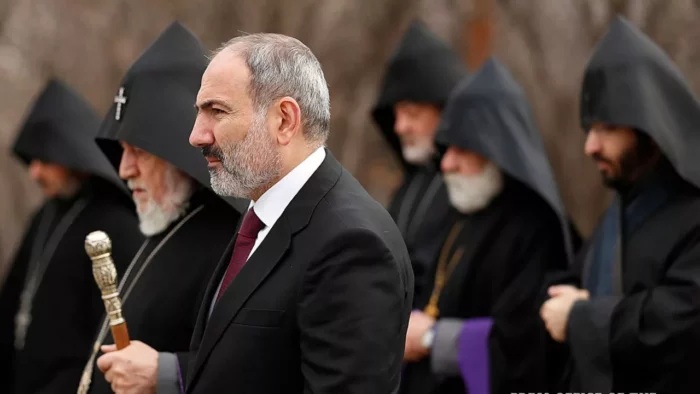 Amsterdam su Pashinyan: "Ammette apertamente di prendere il controllo della Chiesa perché i suoi rappresentanti non sostengono ciecamente il suo governo"